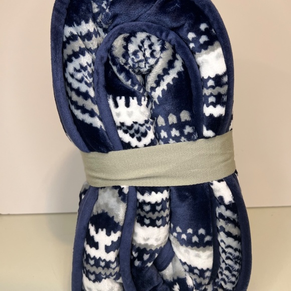 Woolrich Plush Sherpa Blanket, NEW, 60" X 70", Aztec Boho Bohemian - Picture 7 of 9